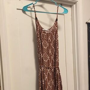 Brown & White Printed Sleeveless Maxi Dress NWOT
With pockets
